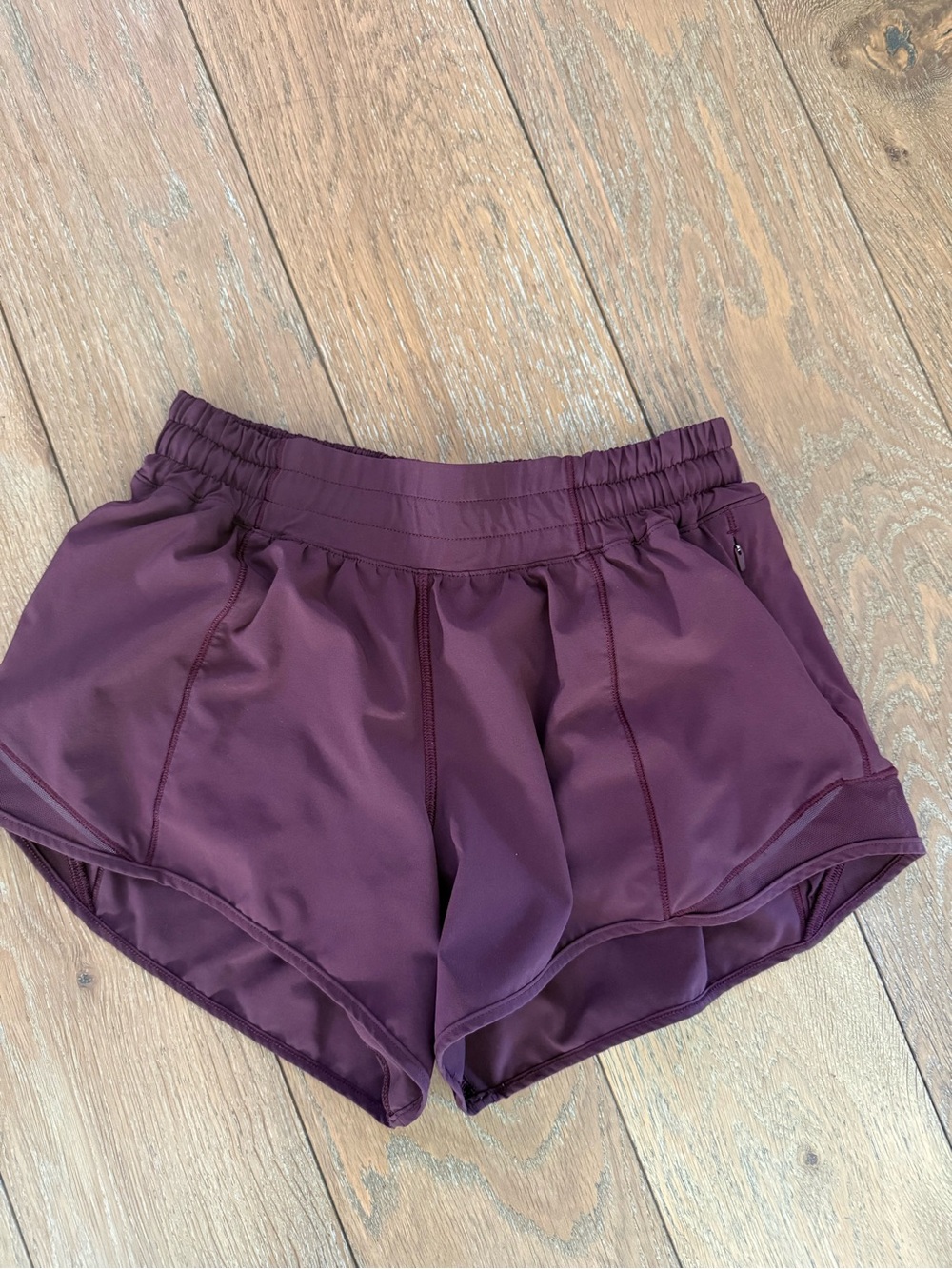 Lululemon 4 inch Hotty Hot Shorts